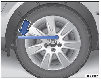 Volkswagen Golf. Cambiar una rueda