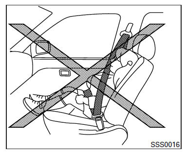 Nissan Note. Cinturones de seguridad