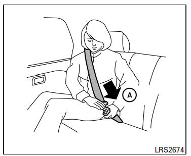 Nissan Note. Cómo abrochar los cinturones de seguridad