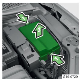 Skoda Octavia. Fusibles en el compartimento del motor